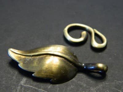 33MM Brushed Bronze Floral Leaf Toggle & Tbar Clasps - Bronze/Brass Toggle - Image 1