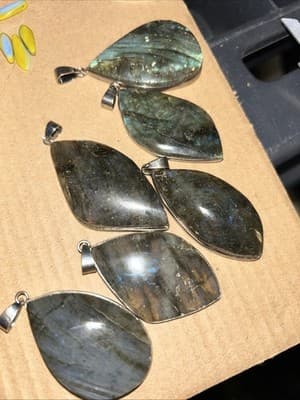 Labradorite pendant - Image 1