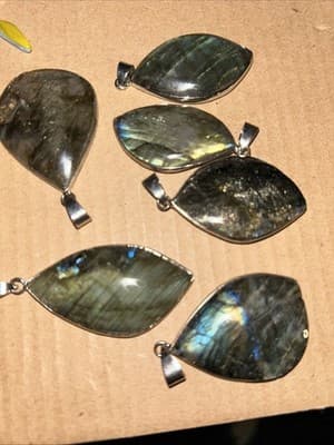 37mm Natural Labradorite pendant - Image 1