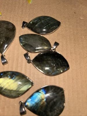 37mm Natural Labradorite pendant - Thumbnail 3