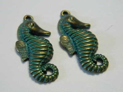 31MM Bronze Green Patina Seahorse Pendant Focal - Ready to Decorate Seahorse - Image 1