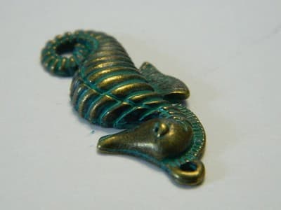 31MM Bronze Green Patina Seahorse Pendant Focal - Ready to Decorate Seahorse - Thumbnail 4