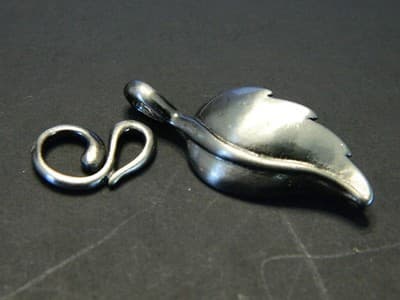 33MM Brushed Silver Floral Leaf Toggle & Tbar - Silver/Silvery Toned Toggle - Thumbnail 3