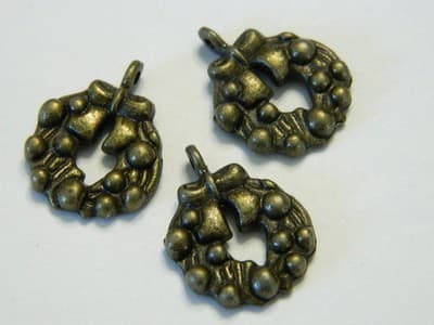 22MM Christmas Wreath Bronze Brass Charm Pendants - Bronze Toned Christmas Door - Image 1