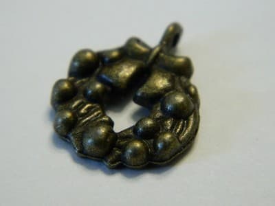 22MM Christmas Wreath Bronze Brass Charm Pendants - Bronze Toned Christmas Door - Thumbnail 3