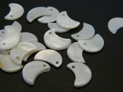 13MM Crescent Moon Shell Charm Pendant - White Freshwater Shell Crescent Moon - Thumbnail 5