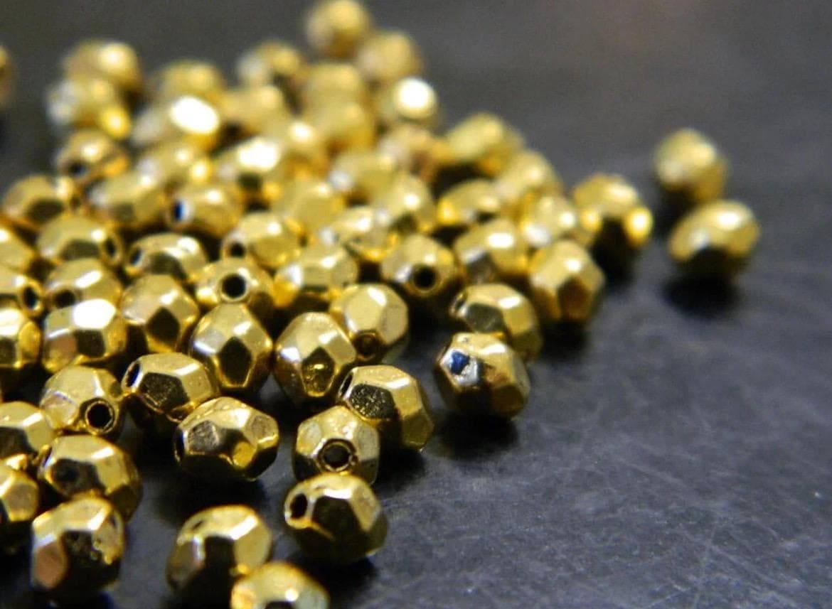 Spacer Beads: Faceted Round - 4mm, Set of 50 - Thumbnail 4