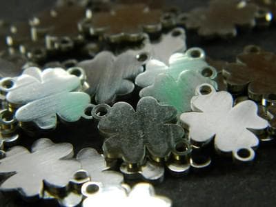 Four Leaf Clover Beads, Silver Tone Stainless Steel 10 per order (15.5mm Jewelry Links) - Thumbnail 4
