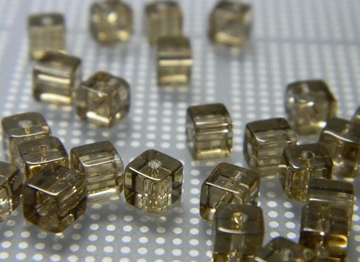 50 Glass Cube Beads: Square Shape (4mm, Small Hole) Choose color in variations - Thumbnail 9