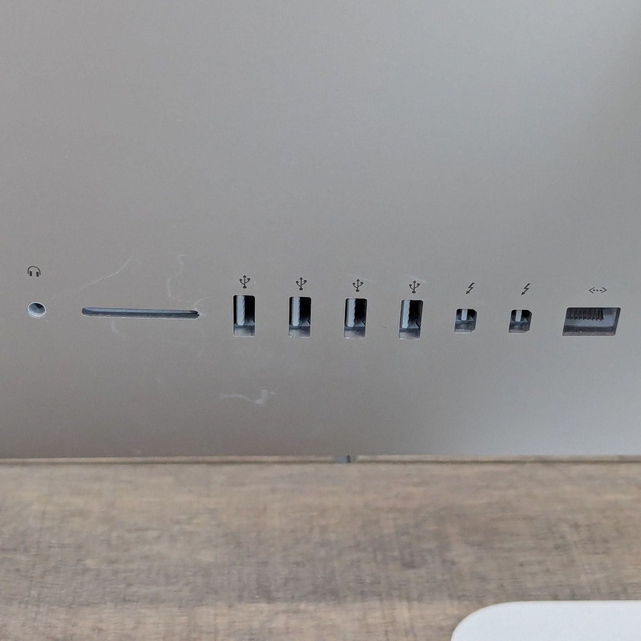 Apple 27" iMac Retina Display Computer - Thumbnail 4