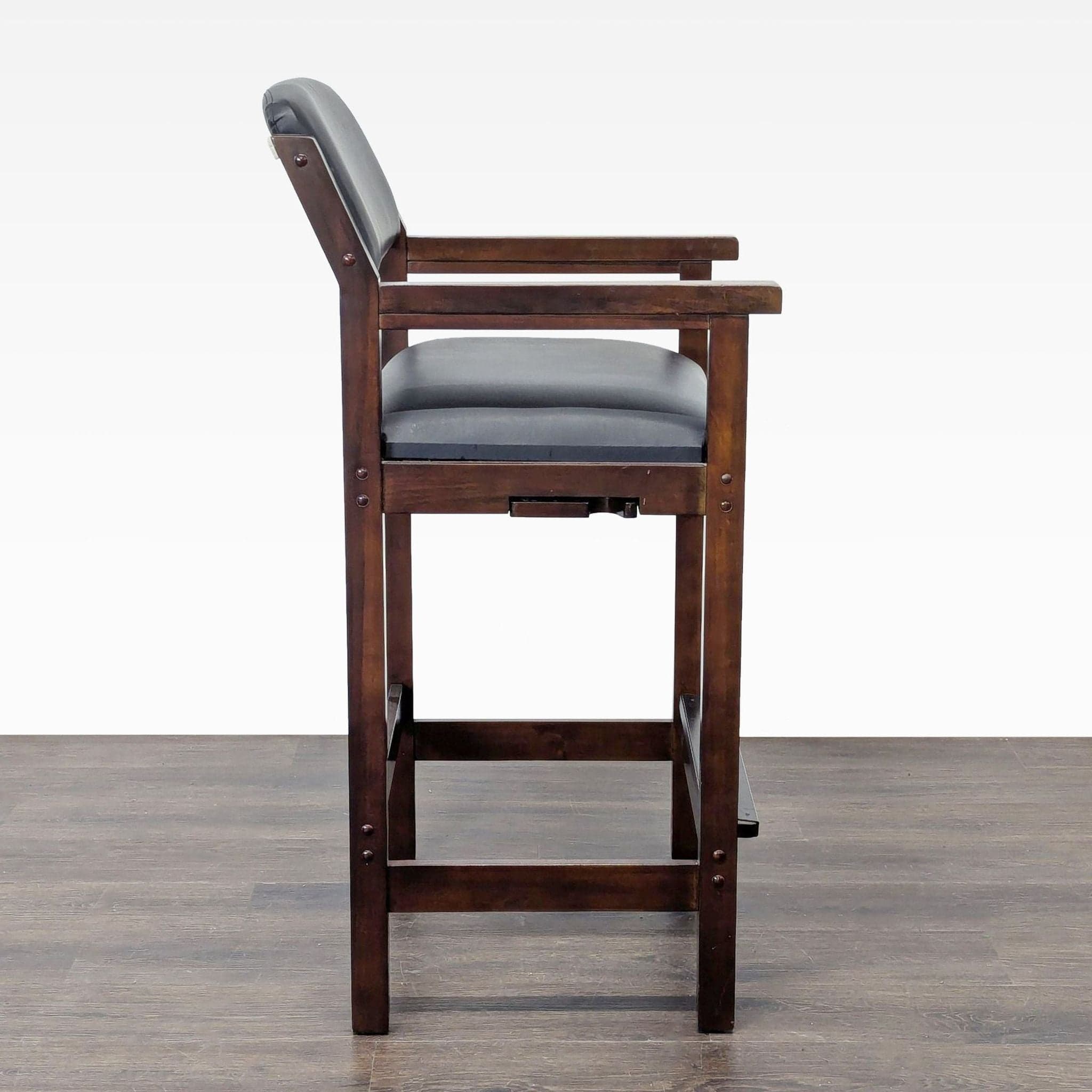 BlueWave Hathaway Cambridge Spectator Chair - Thumbnail 2