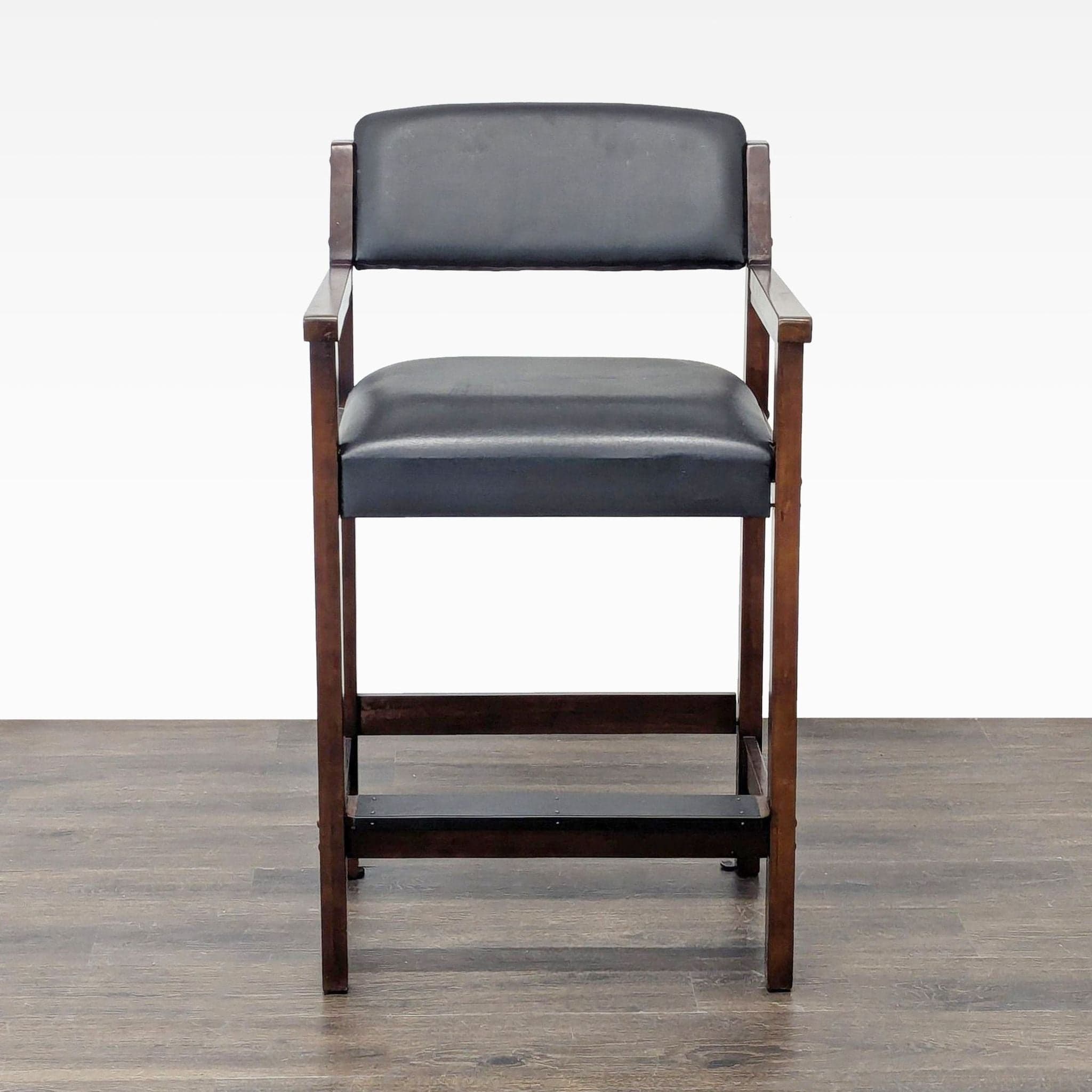 BlueWave Hathaway Cambridge Spectator Chair - Image 1