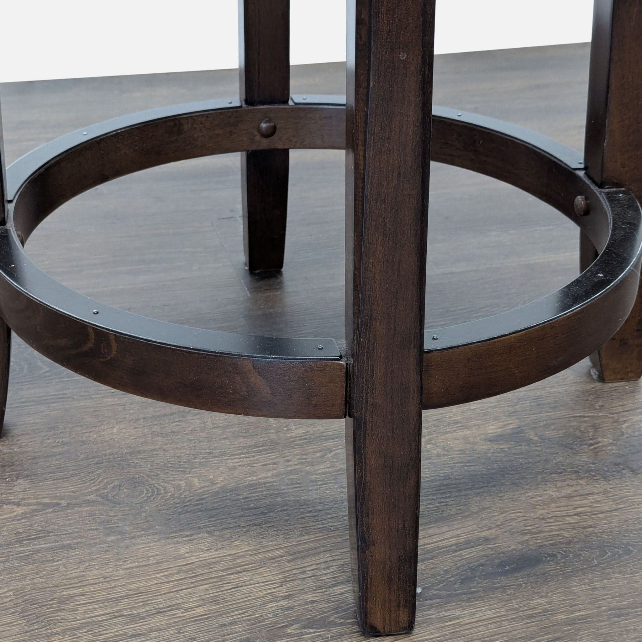 Ashley Furniture Porter Swivel Bar Stool - Thumbnail 4