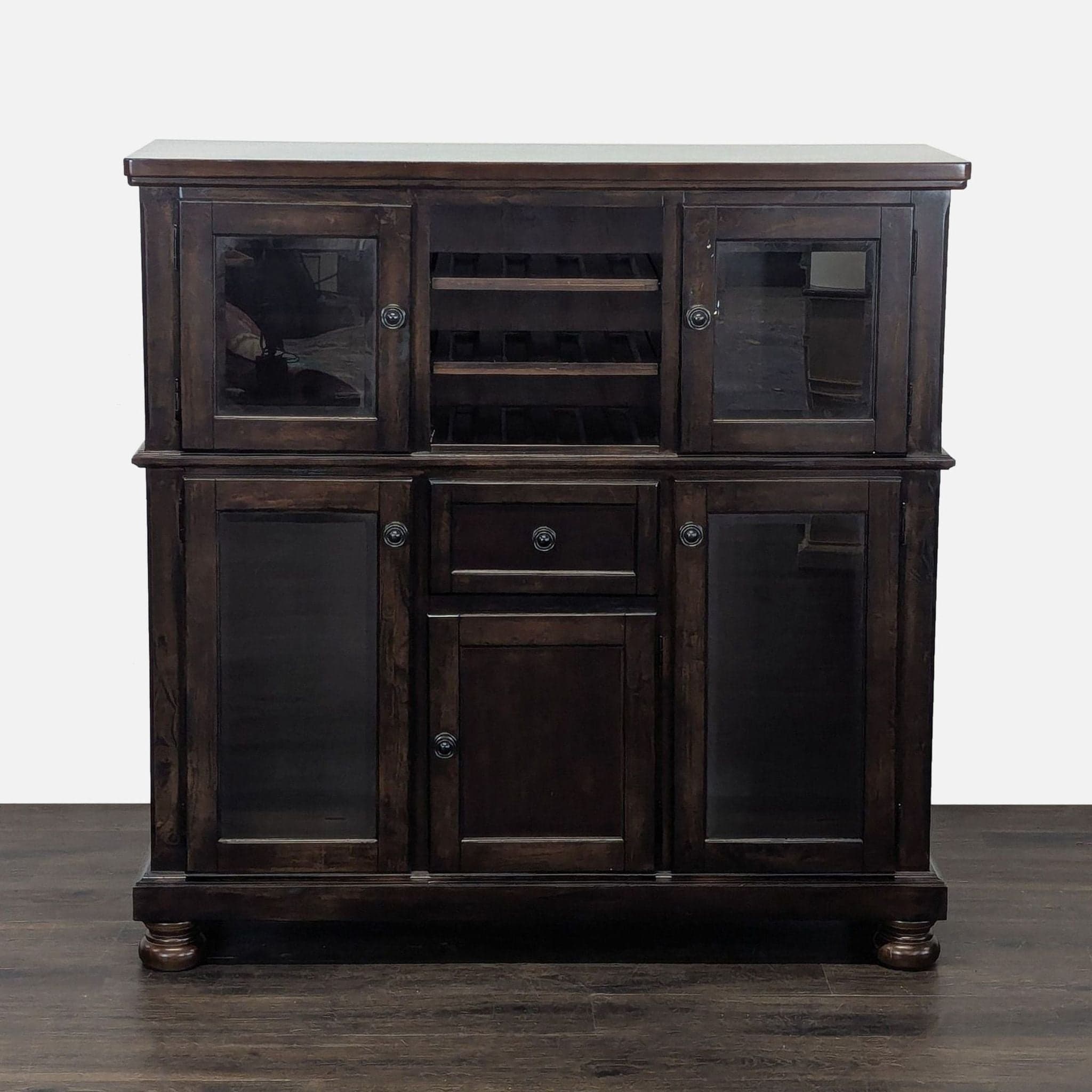 Porter Dining Server - Image 1
