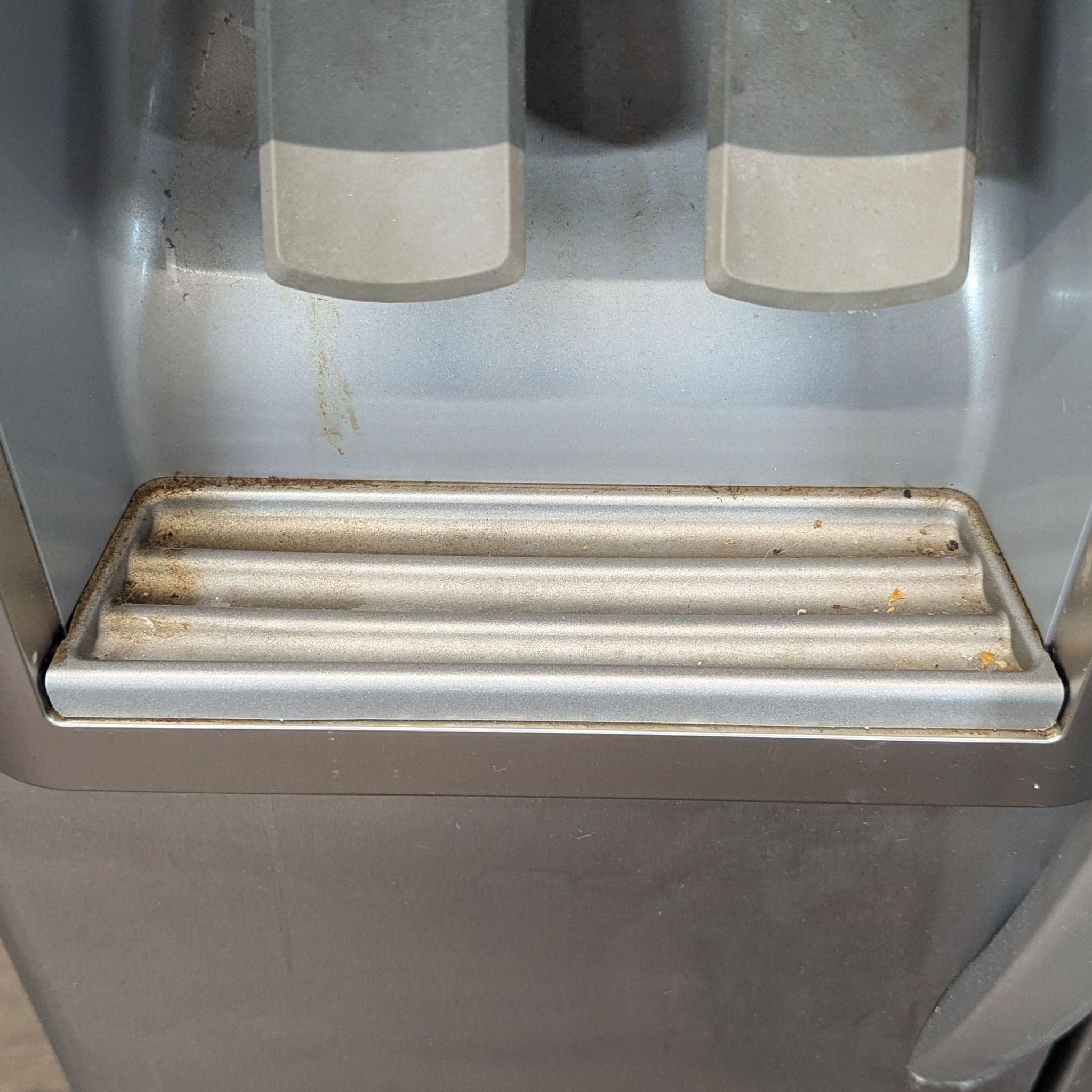 KitchenAid Side-by-Side Stainless Steel Refrigerator with Ice & Water Dispenser - Thumbnail 4