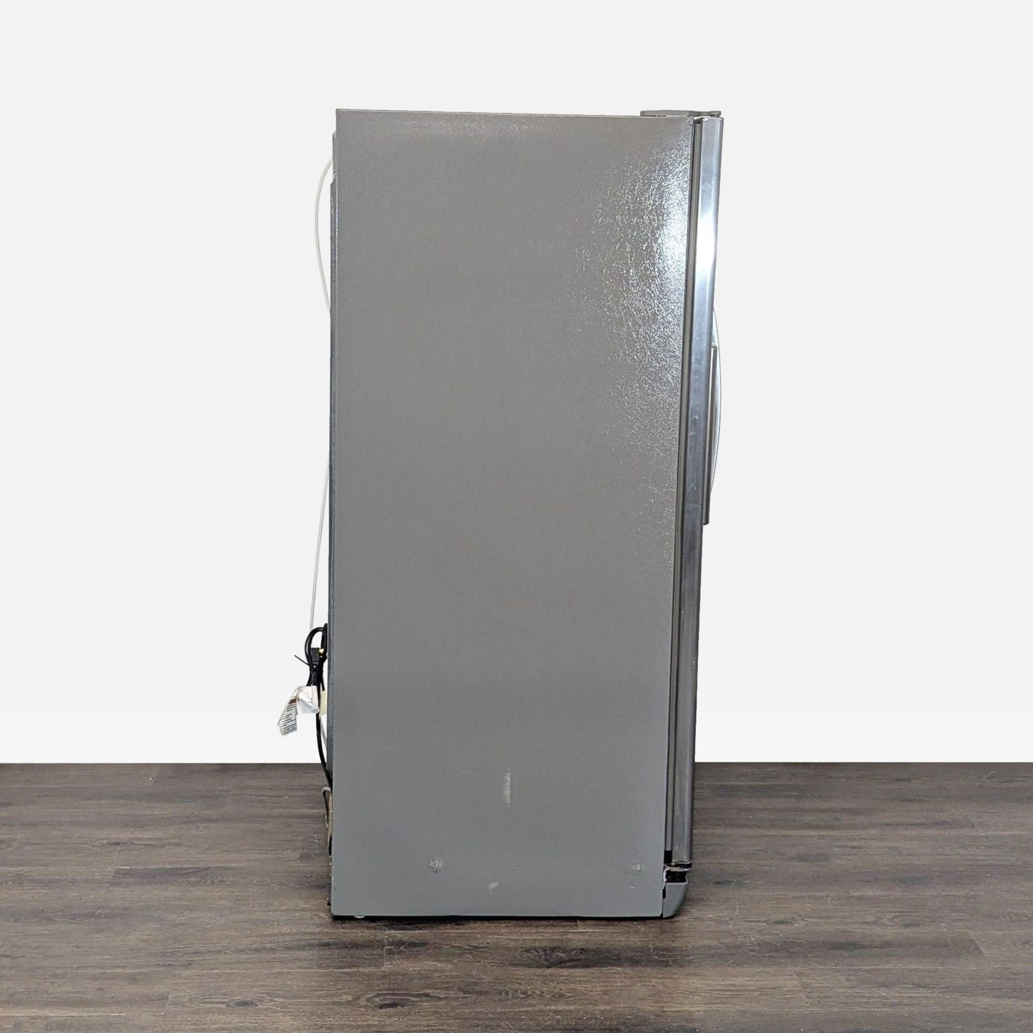 KitchenAid Side-by-Side Stainless Steel Refrigerator with Ice & Water Dispenser - Thumbnail 8