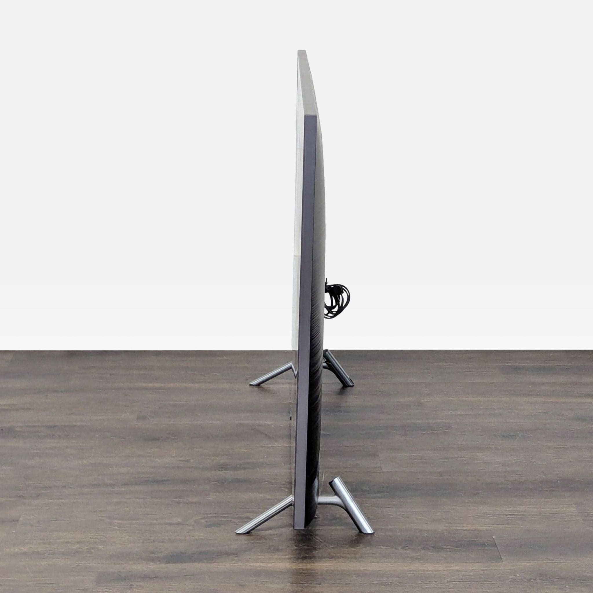 Samsung 65-Inch Flat Screen LED TV - Sleek Design, Excellent Condition - Thumbnail 5