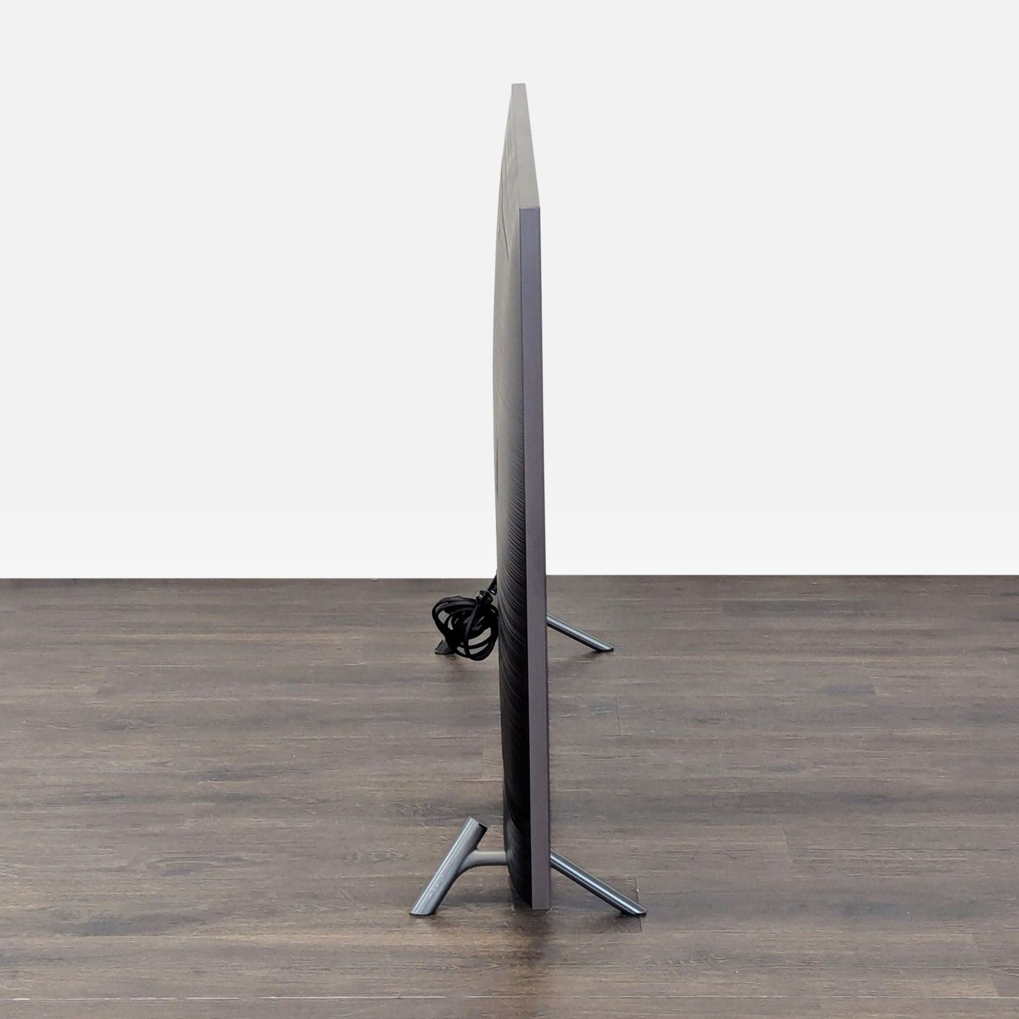 Samsung 65-Inch Flat Screen LED TV - Sleek Design, Excellent Condition - Thumbnail 7