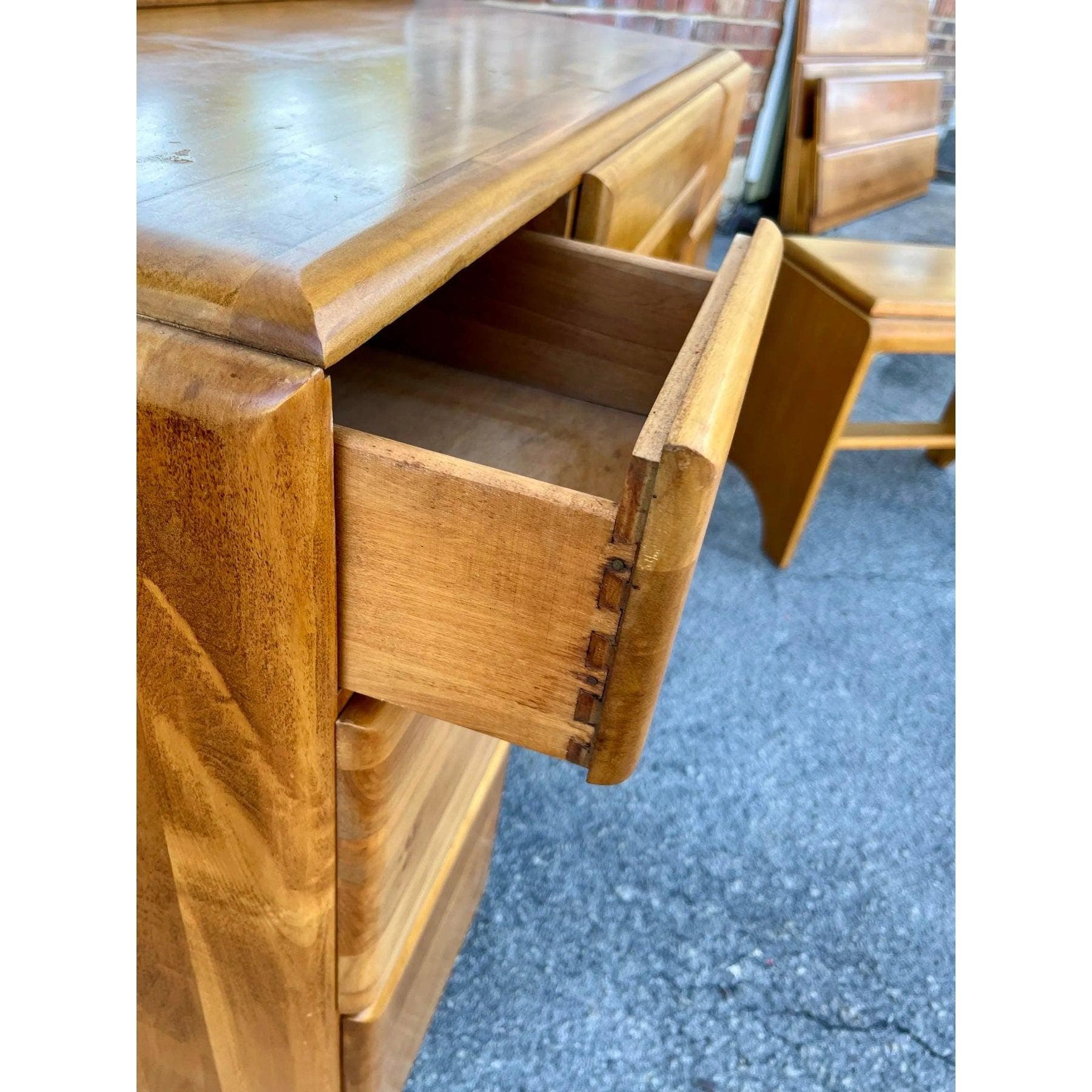 Mid Century Star Dust Vanity and Bench Designed by Russel Wright - Thumbnail 4