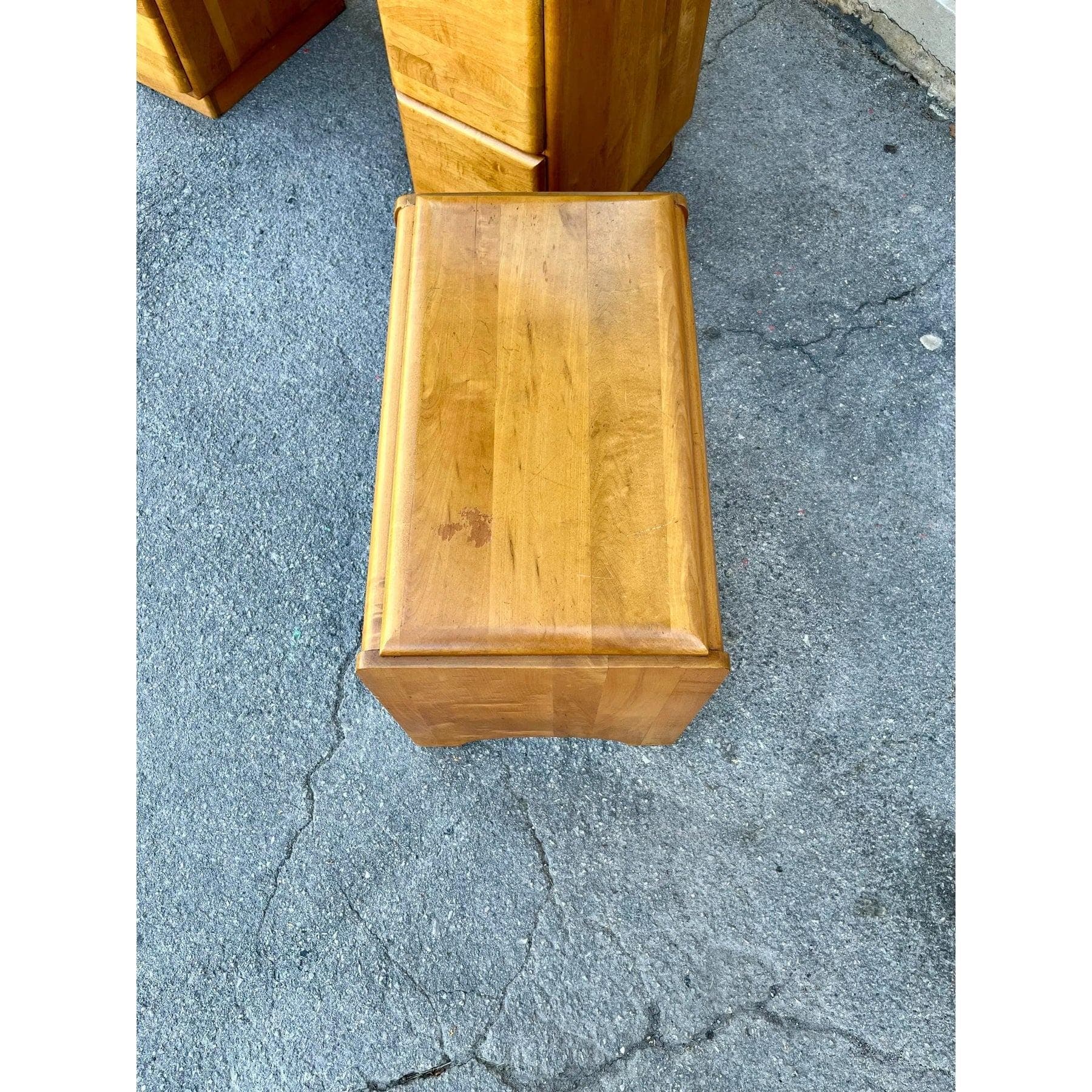 Mid Century Star Dust Vanity and Bench Designed by Russel Wright - Thumbnail 7