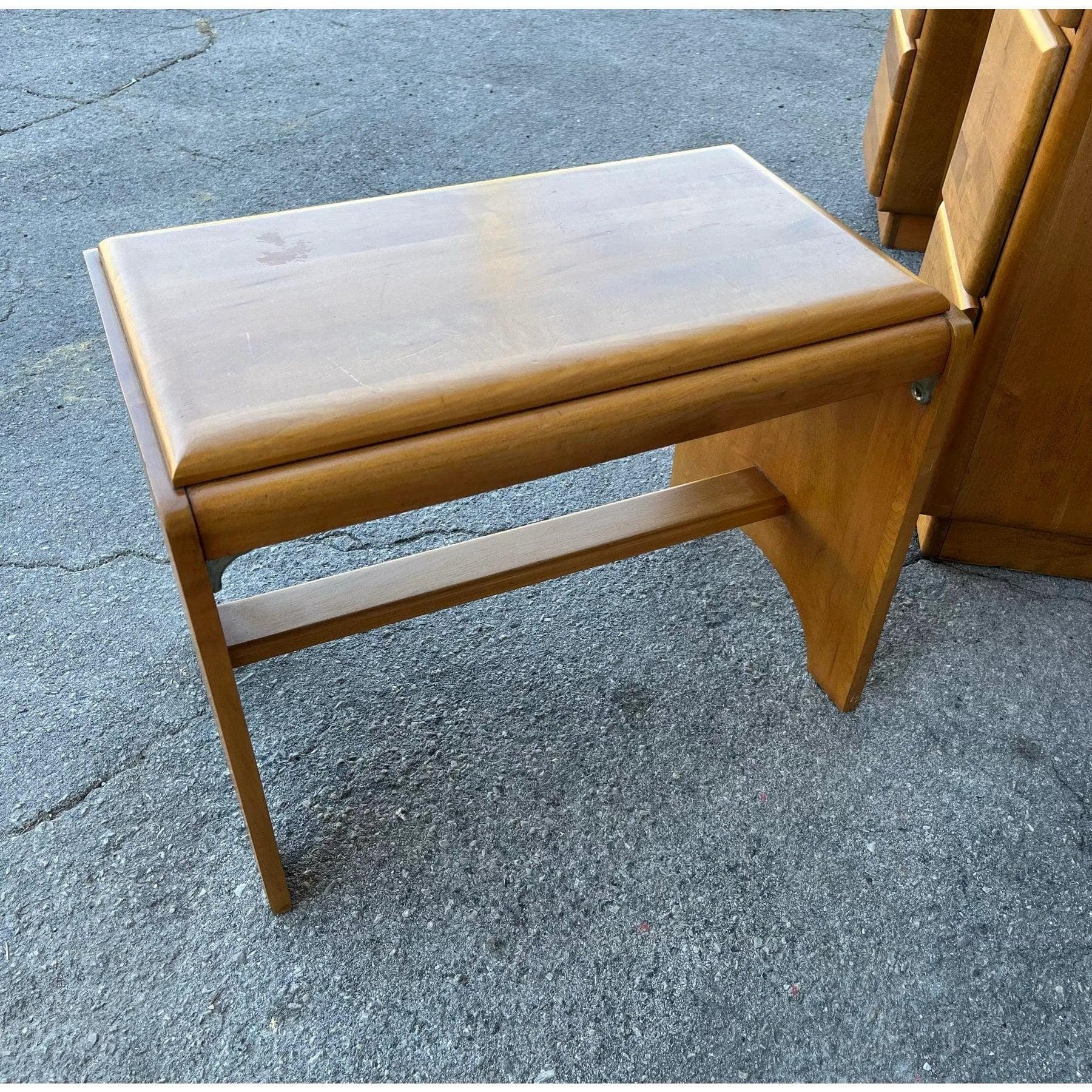 Mid Century Star Dust Vanity and Bench Designed by Russel Wright - Thumbnail 8