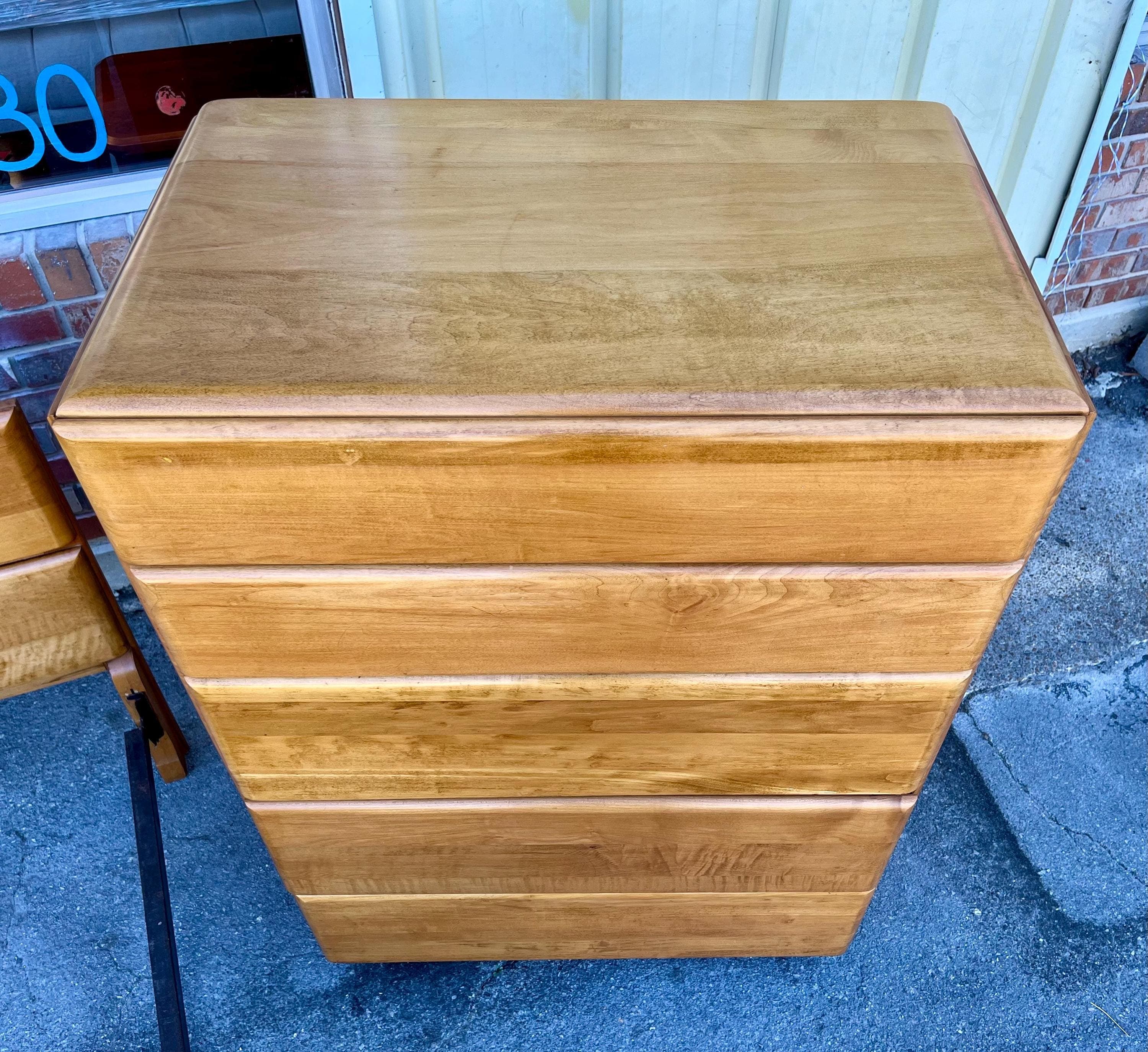 Mid 20th Century Star Dust Chest of Drawers Designed by Russel Wright. - Thumbnail 5