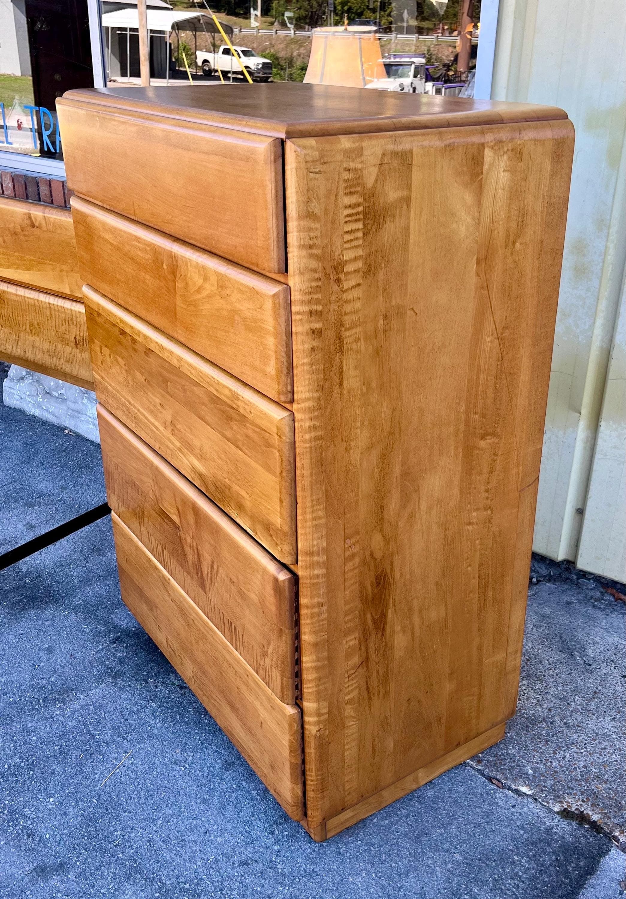 Mid 20th Century Star Dust Chest of Drawers Designed by Russel Wright. - Thumbnail 3