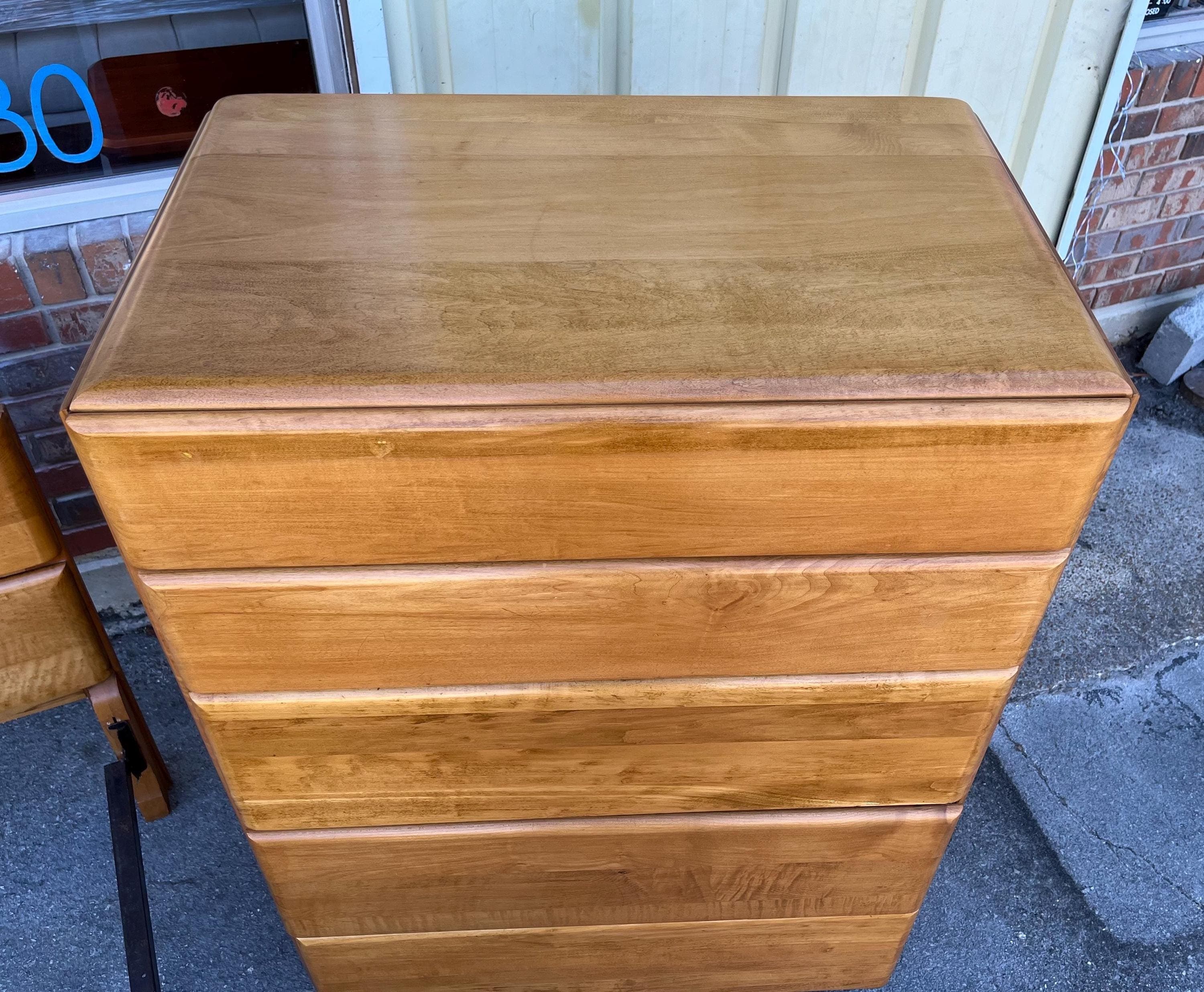 Mid 20th Century Star Dust Chest of Drawers Designed by Russel Wright. - Thumbnail 7