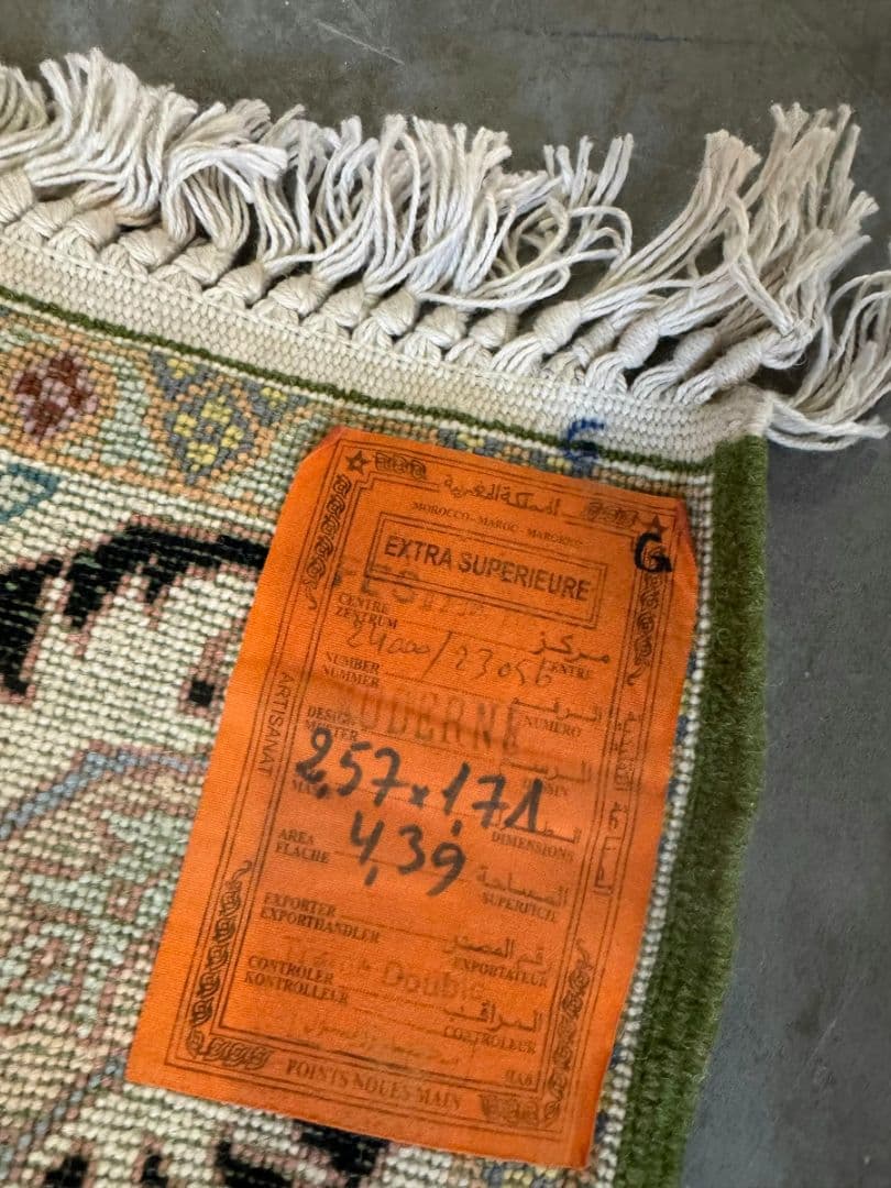 106"x67" Moroccan Wool Rug - Thumbnail 2