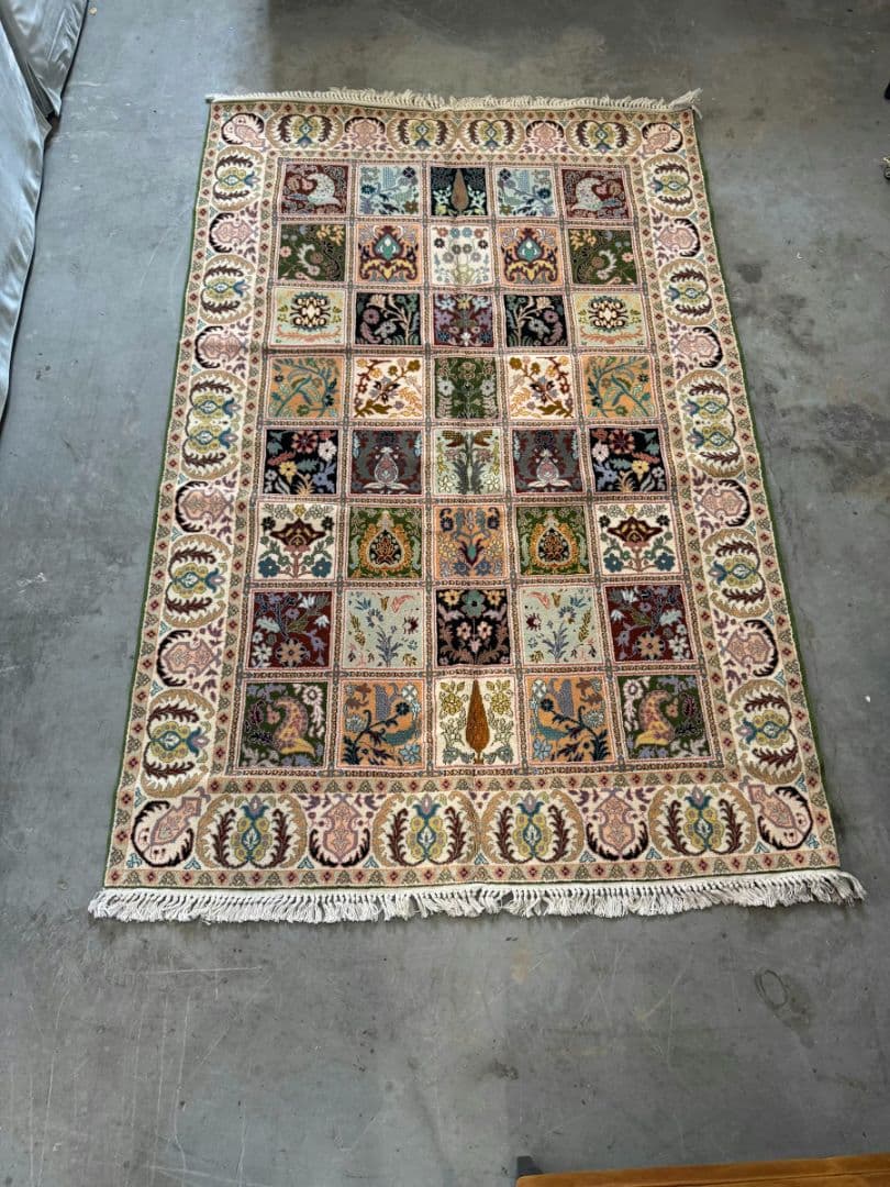 106"x67" Moroccan Wool Rug