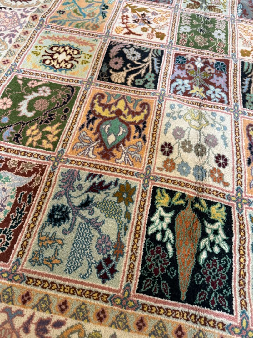 106"x67" Moroccan Wool Rug - Thumbnail 5