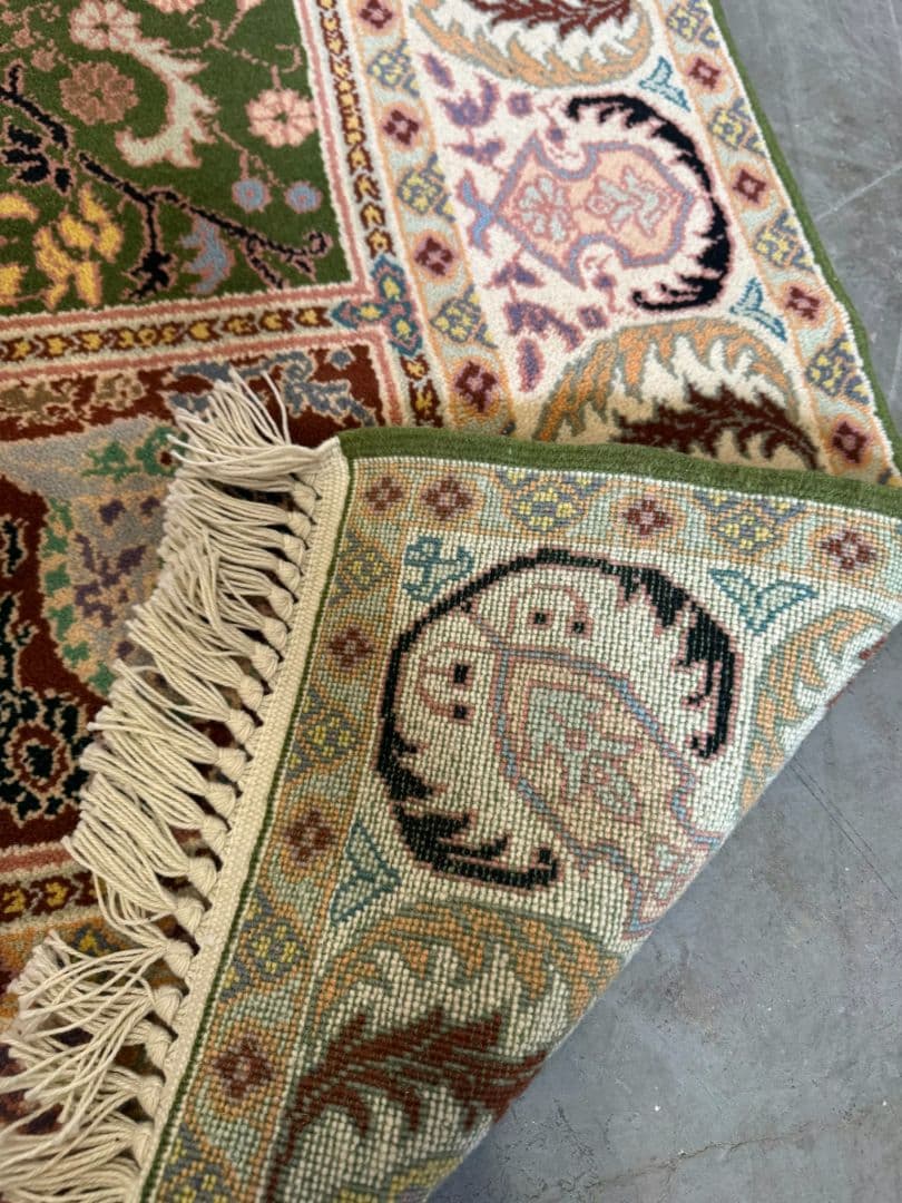 106"x67" Moroccan Wool Rug - Thumbnail 4