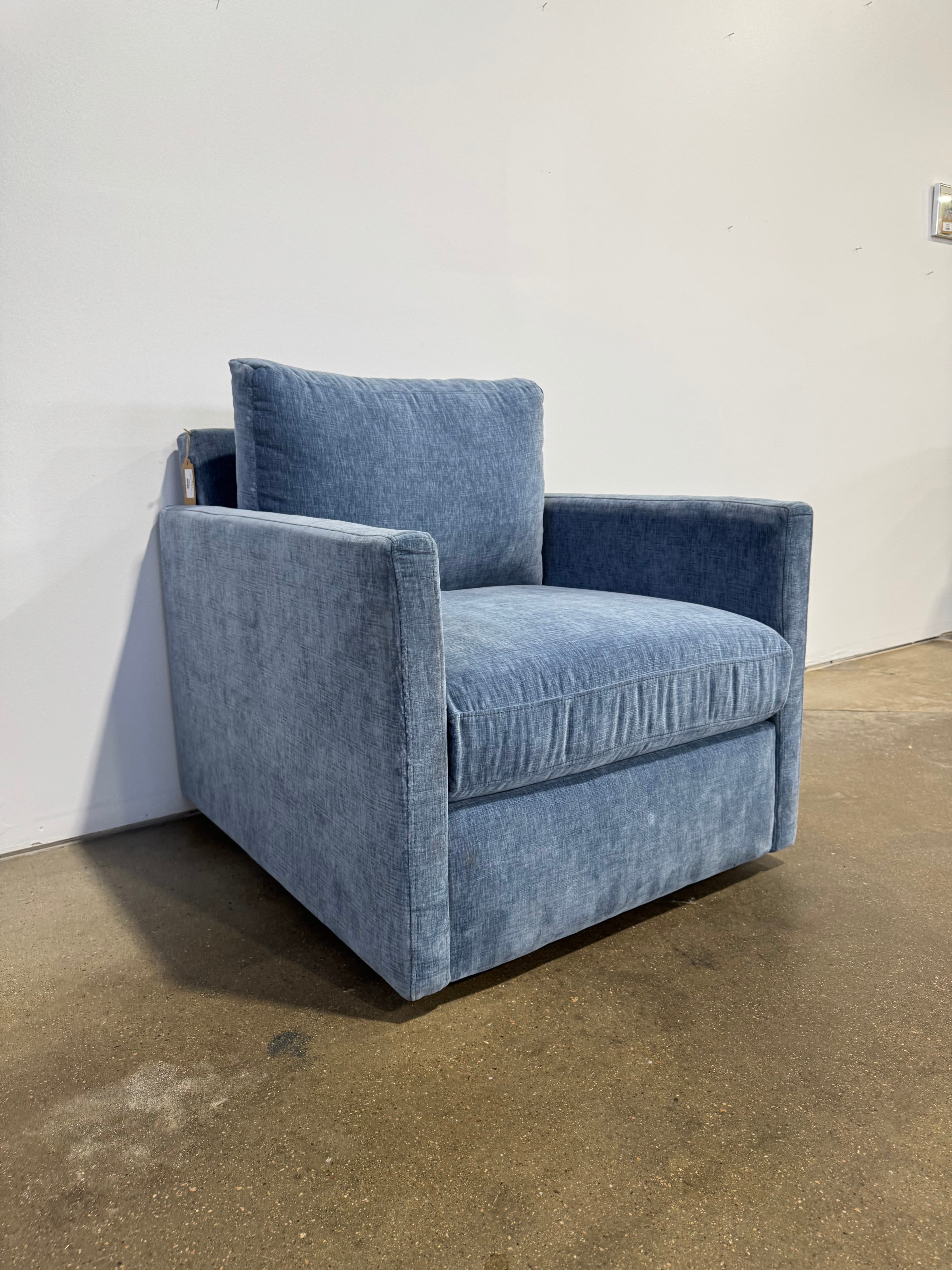 Interior Define Scarlett Swivel Chair - Thumbnail 4