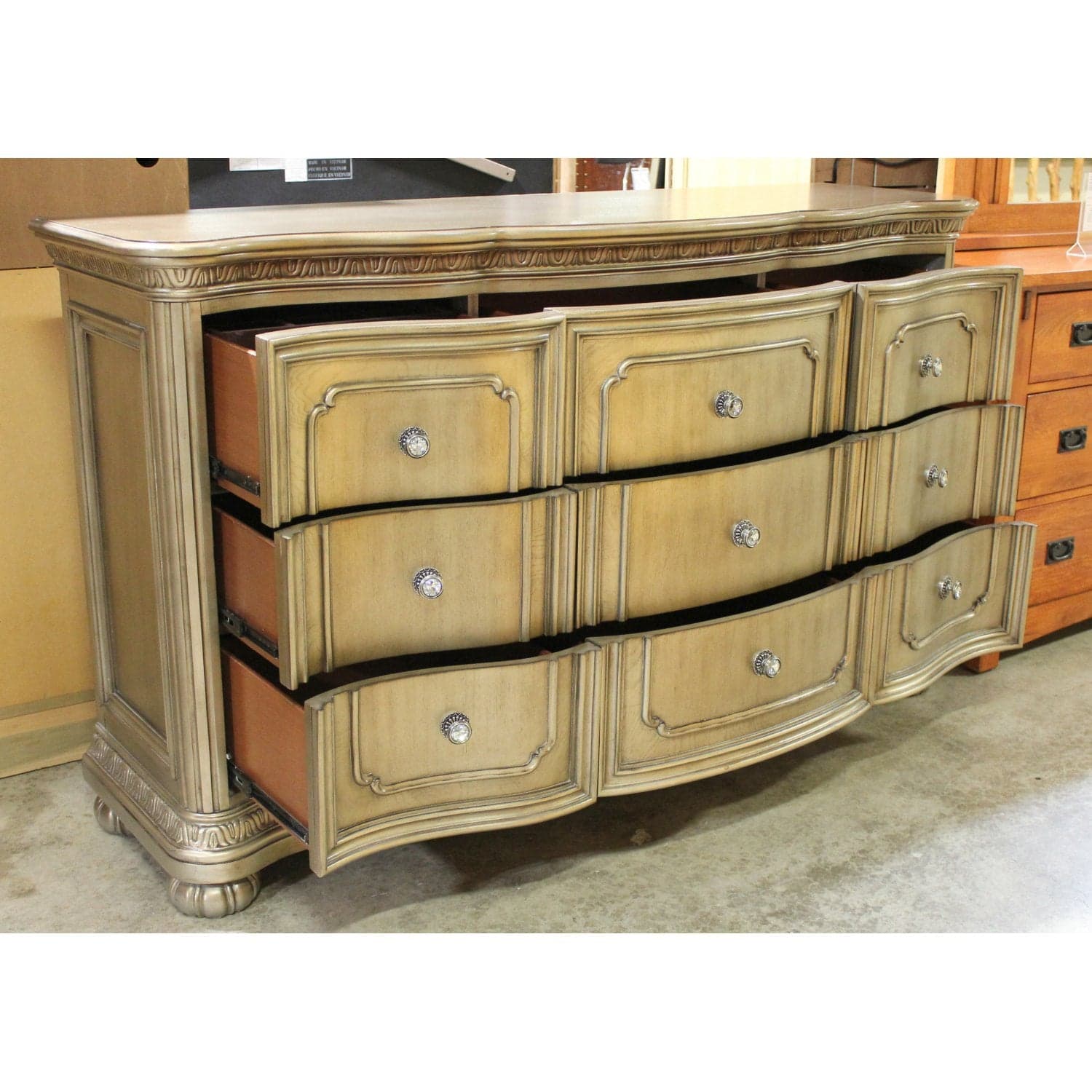 Flexsteel 'San Cristobal' Triple Dresser - Gold - Thumbnail 3