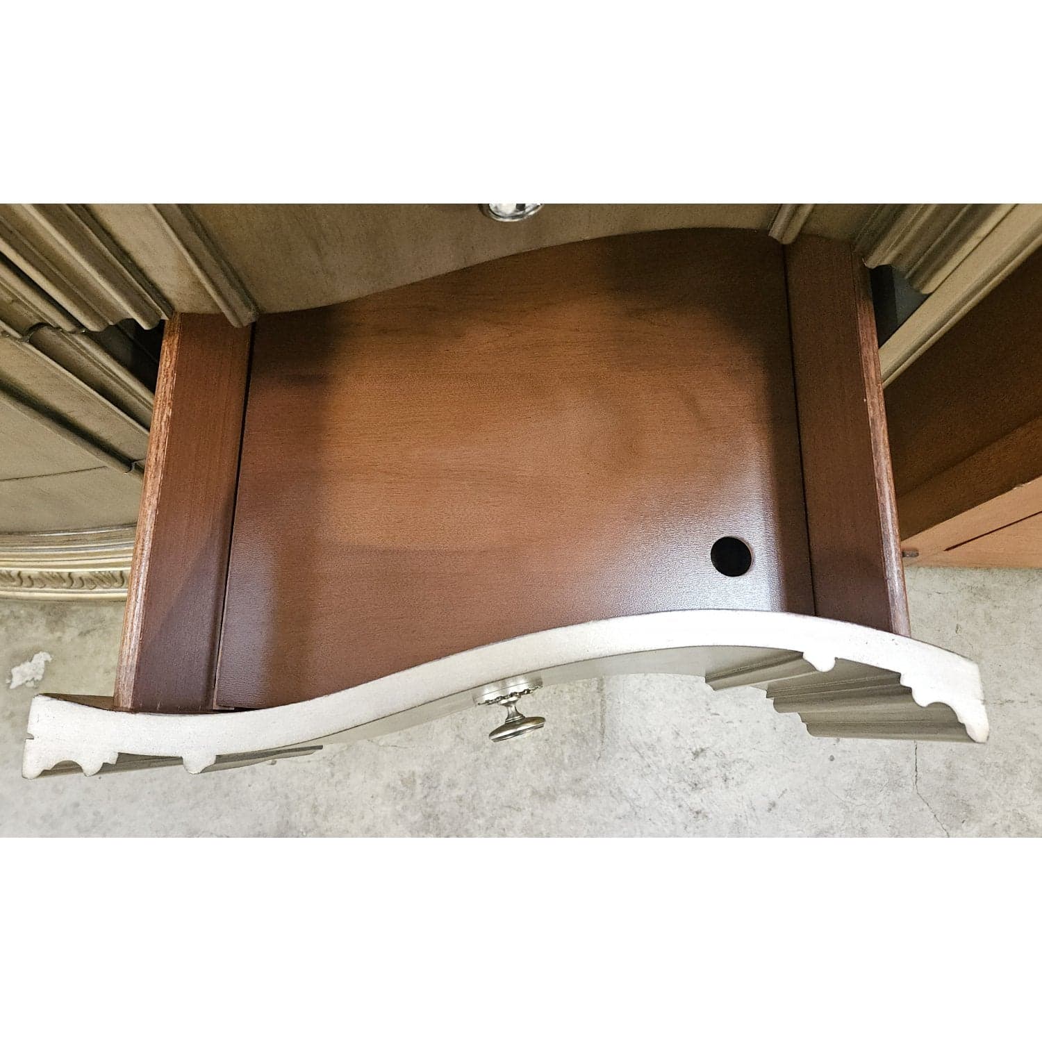 Flexsteel 'San Cristobal' Triple Dresser - Gold - Thumbnail 5