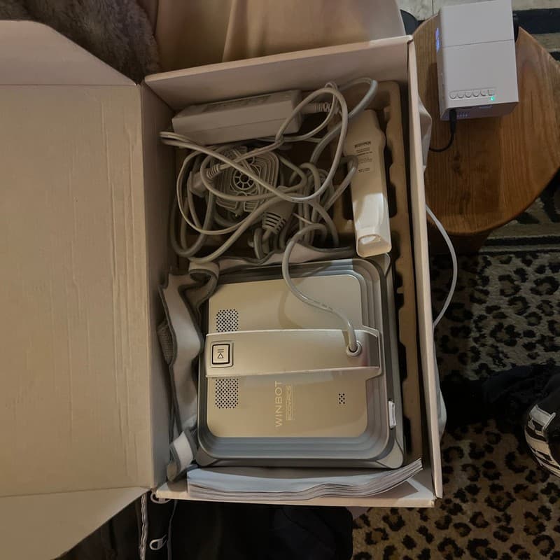 ECOVACS WINBOT 8 Window Cleaning Robot W850 Series - Thumbnail 2