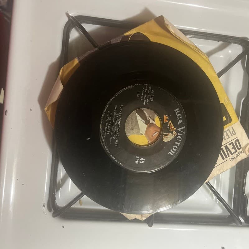 Elvis Presley (You're The) Devil In Disguise 45 RPM Record - Thumbnail 2