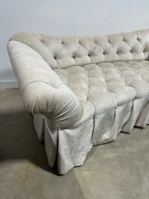 Velvet Tufted Skirted Sofa with 2 Lumbar Pillows - Thumbnail 3