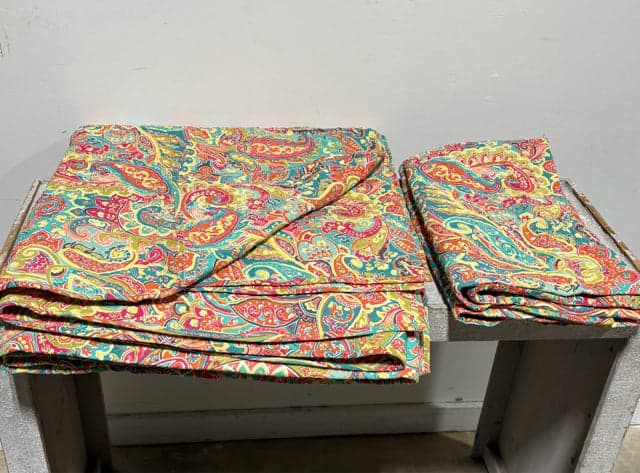 King Size Reversible Floral Paisley Print Quilt With 2 Shams - Image 1