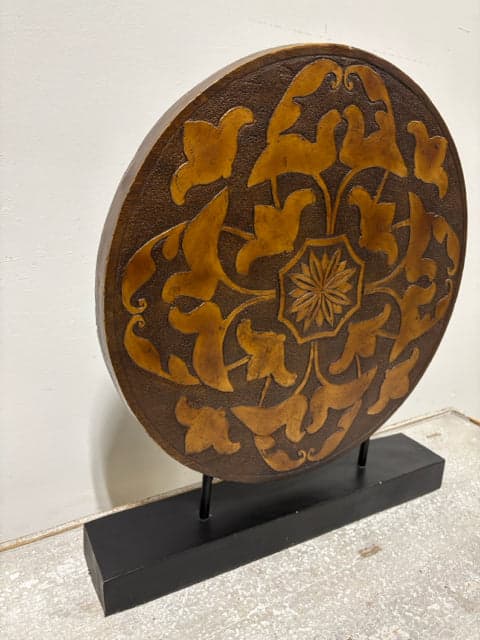 Floral Resin Medallion On Metal Stand - Thumbnail 2