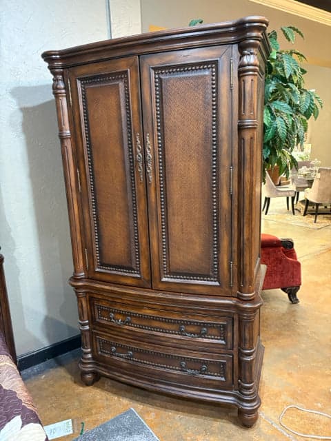 Media Armoire With 2 Doors And 2 Drawers - Image 1