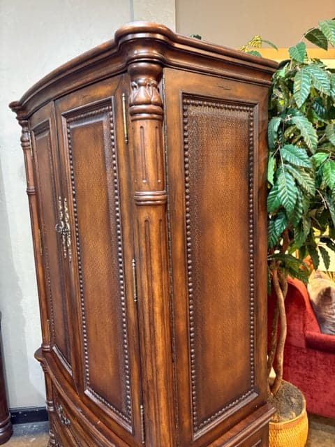 Media Armoire With 2 Doors And 2 Drawers - Thumbnail 2
