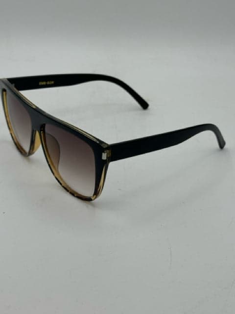 *NEW* Dax Eyewear Ember - Woman's Oversized Square Sunglasses - Thumbnail 2