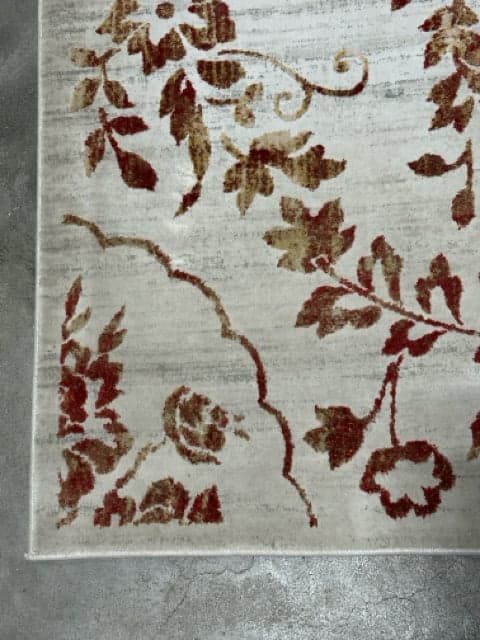 5'3"WX7'7'L Empire Ivory & Red Floral Area Rug - Thumbnail 3
