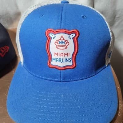 Lot of 4 Hats - Thumbnail 3