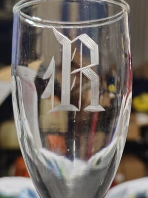 Set of 2 Champagne Flutes Etched Old English Letter R Toasting Glasses - Thumbnail 3
