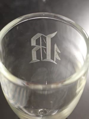Set of 2 Champagne Flutes Etched Old English Letter R Toasting Glasses - Thumbnail 4