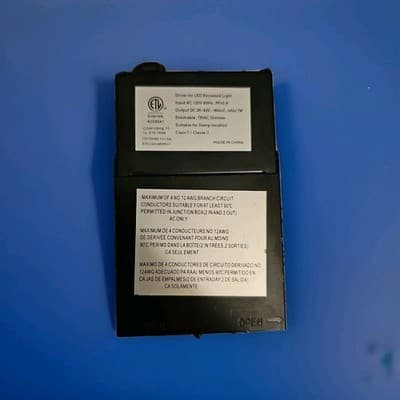 TORCHSTAR Square 3 Inch Gimbal LED Recessed Light w/ TRIAC Dimmer 7W 500LM 5000K - Thumbnail 2