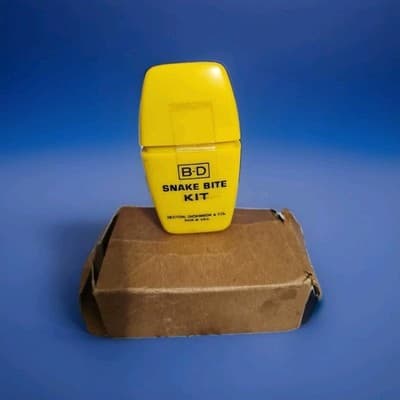 Vintage Snake Bite Kit w/ Tourniquet Suction Device Blade Iodine Swab Inhalant - Image 1