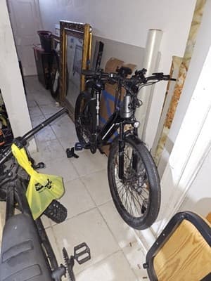 Schwinn Adult Coston DX 27.5 Step through Hybrid E-bike Black (Only 120 Miles) - Thumbnail 3